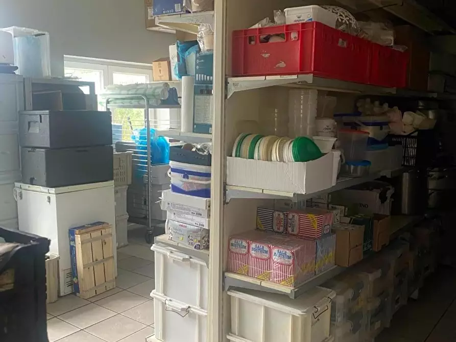 Immagine 4 di Attività commerciale in vendita  a Pinerolo