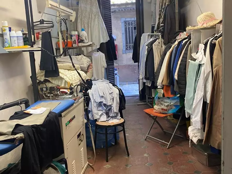 Immagine 3 di Negozio in vendita  a Torino