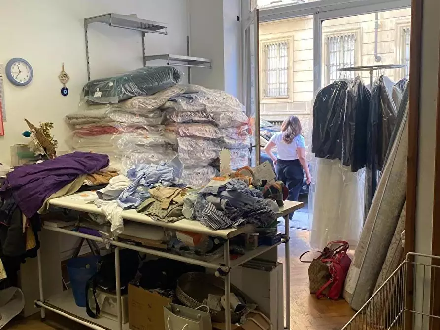 Immagine 2 di Negozio in vendita  a Torino