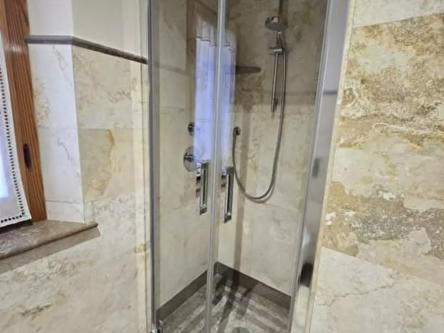 Immagine 18 di Appartamento in vendita  a Siena