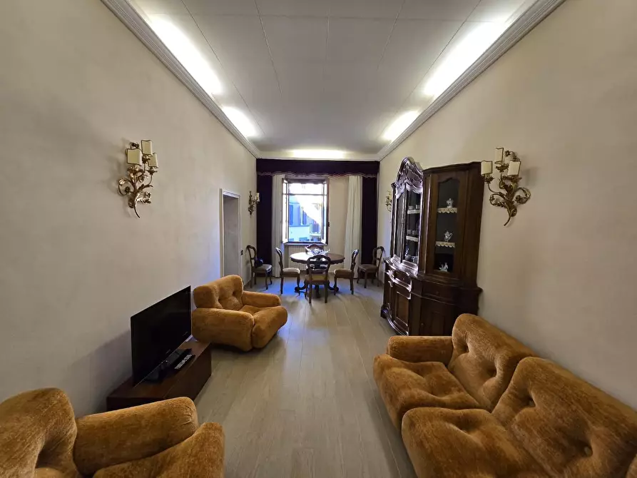 Immagine 4 di Appartamento in vendita  a Siena