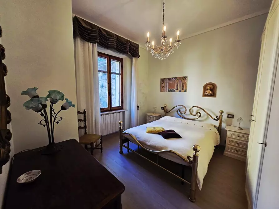 Immagine 15 di Appartamento in vendita  a Siena