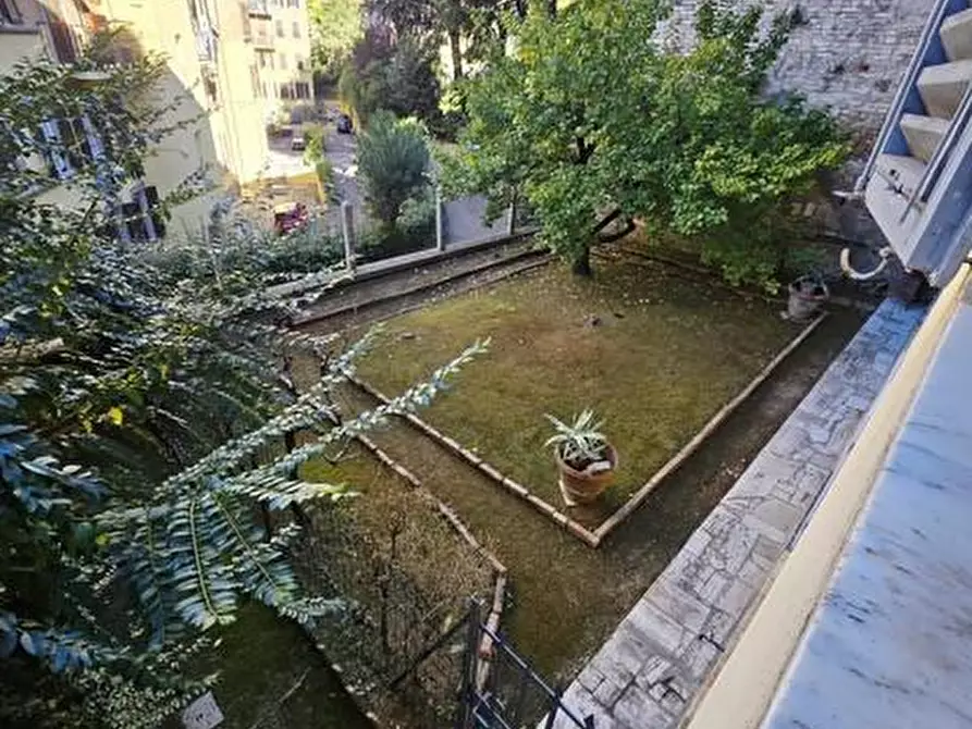 Immagine 27 di Appartamento in vendita  a Siena