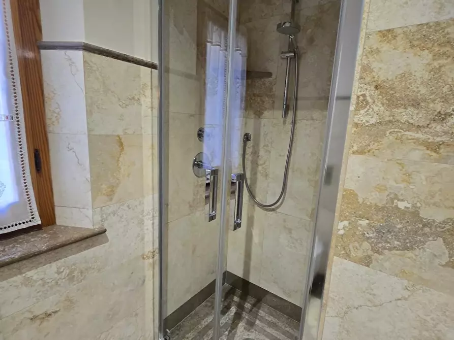 Immagine 17 di Appartamento in vendita  a Siena