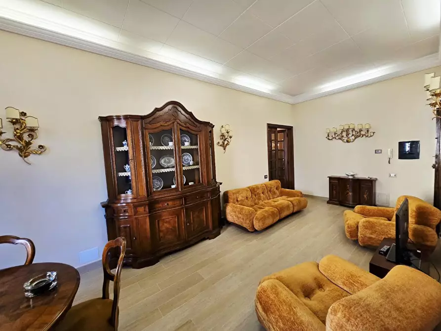 Immagine 5 di Appartamento in vendita  a Siena