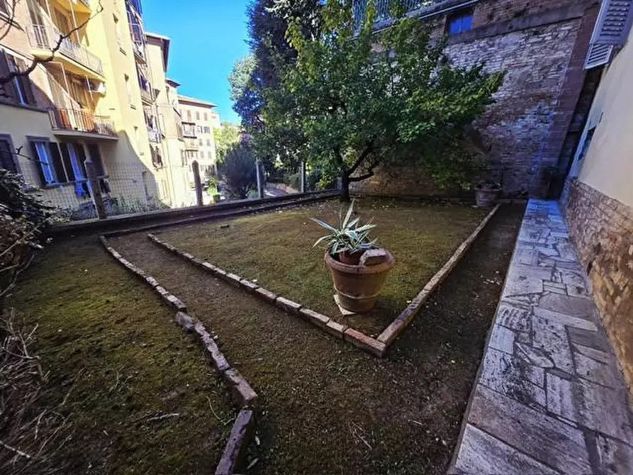 Immagine 29 di Appartamento in vendita  a Siena