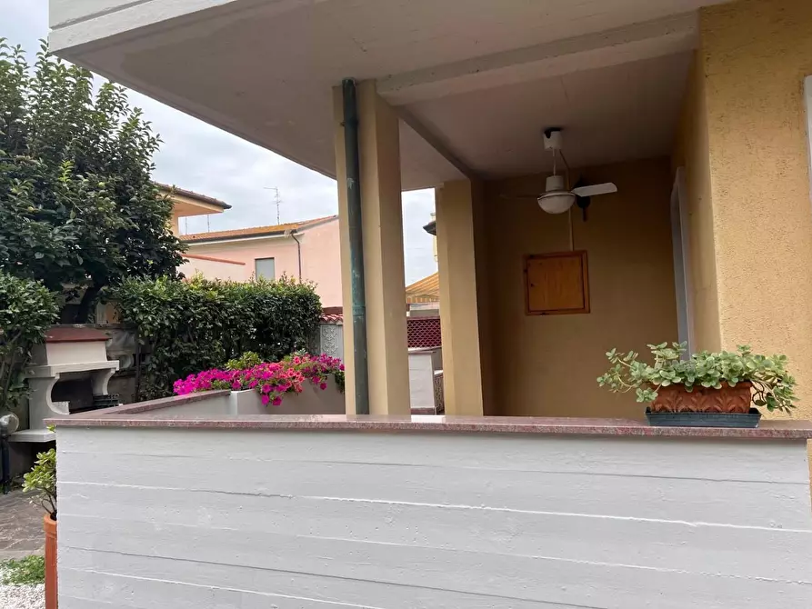 Immagine 3 di Villetta a schiera in vendita  a Viareggio