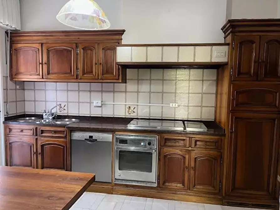 Immagine 10 di Villetta a schiera in vendita  a Viareggio