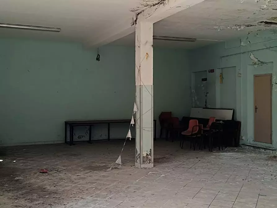 Immagine 8 di Palazzo in vendita  a Cascina