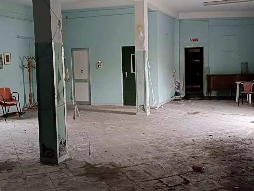 Immagine 5 di Palazzo in vendita  a Cascina