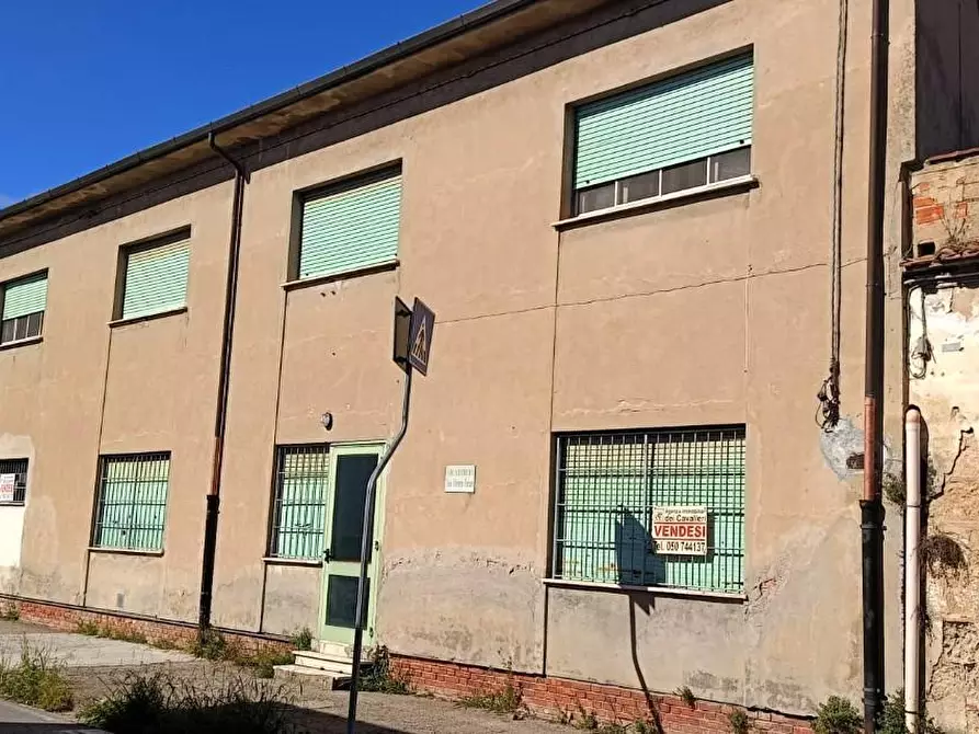 Immagine 1 di Palazzo in vendita  a Cascina