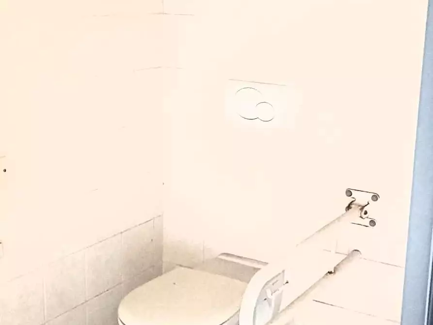 Immagine 18 di Palazzo in vendita  a Cascina