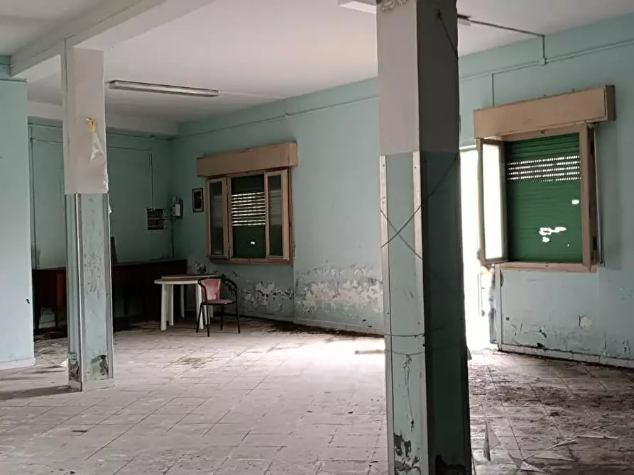 Immagine 4 di Palazzo in vendita  a Cascina