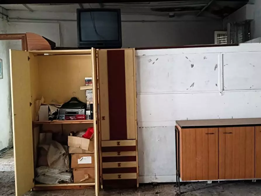 Immagine 13 di Palazzo in vendita  a Cascina