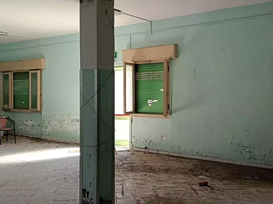 Immagine 9 di Palazzo in vendita  a Cascina