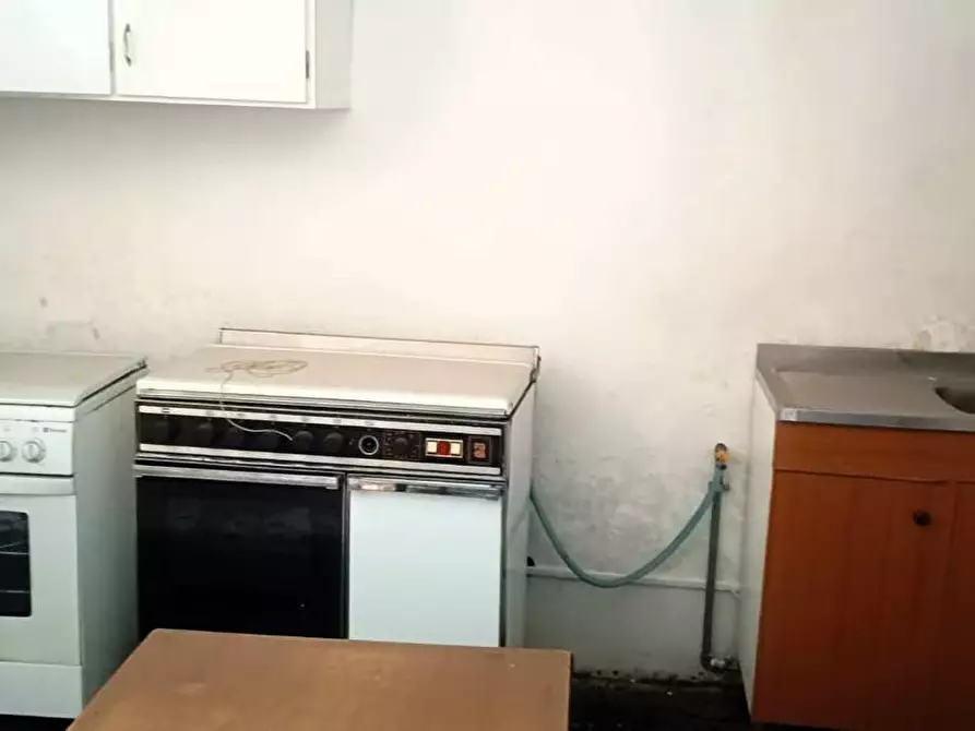 Immagine 11 di Palazzo in vendita  a Cascina