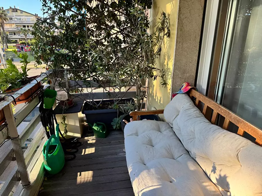 Immagine 10 di Appartamento in vendita  a Viareggio