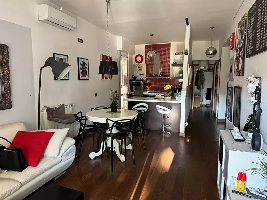 Immagine 3 di Appartamento in vendita  a Viareggio