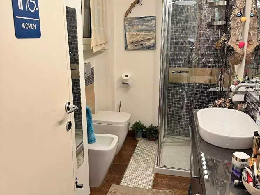 Immagine 5 di Appartamento in vendita  a Viareggio