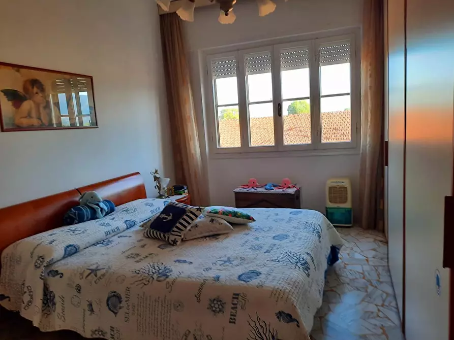 Immagine 2 di Appartamento in vendita  a Viareggio