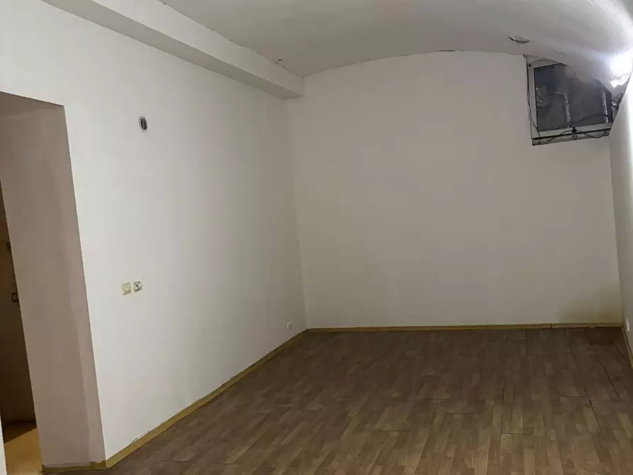 Immagine 3 di Magazzino in vendita  a Roma