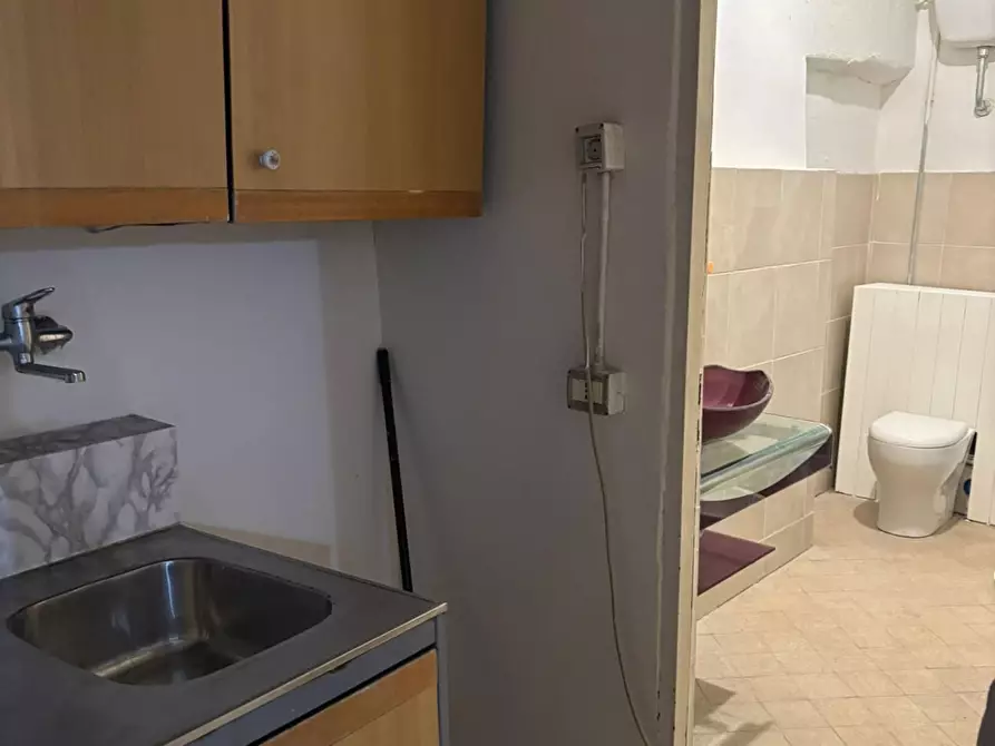 Immagine 7 di Magazzino in vendita  a Roma