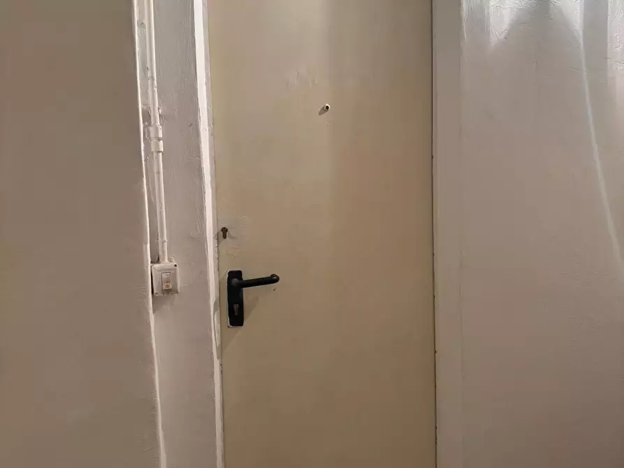 Immagine 2 di Magazzino in vendita  a Roma