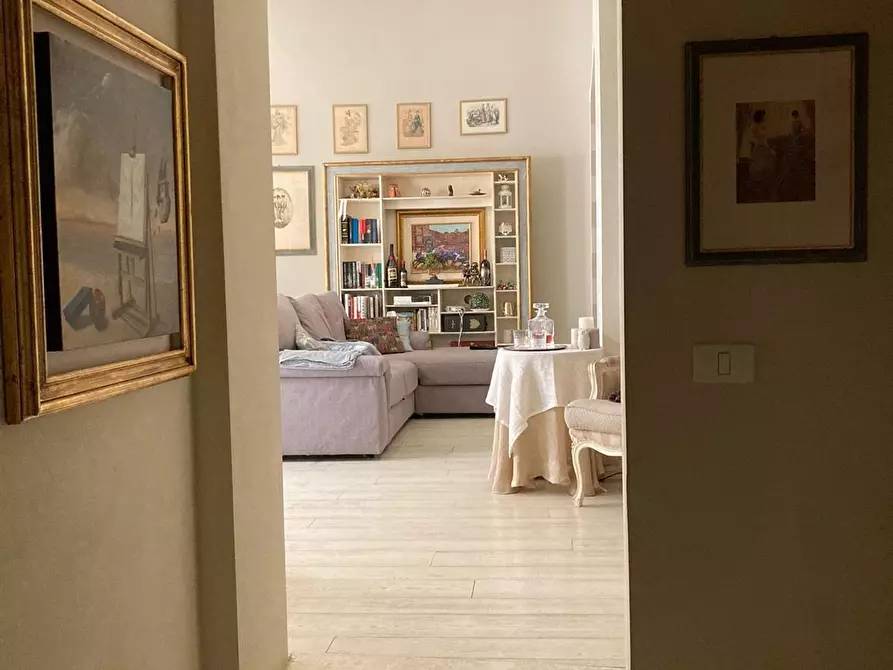 Immagine 11 di Appartamento in vendita  a Siena