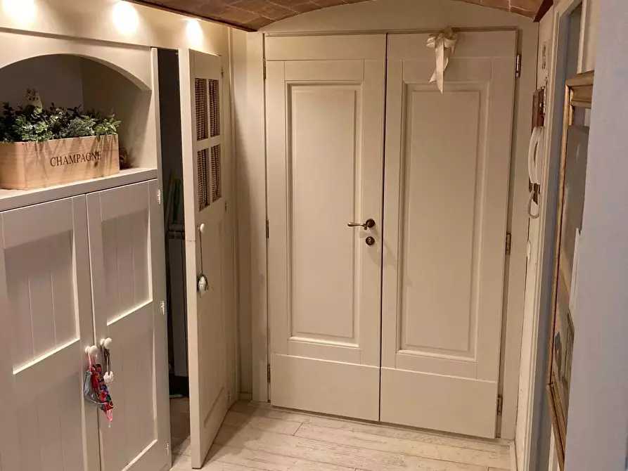 Immagine 4 di Appartamento in vendita  a Siena