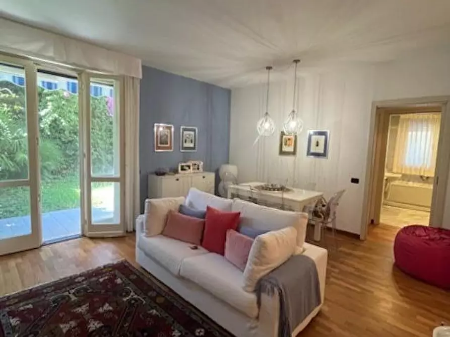 Immagine 2 di Appartamento in vendita  a Viareggio