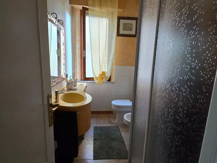 Immagine 17 di Appartamento in vendita  a Siena