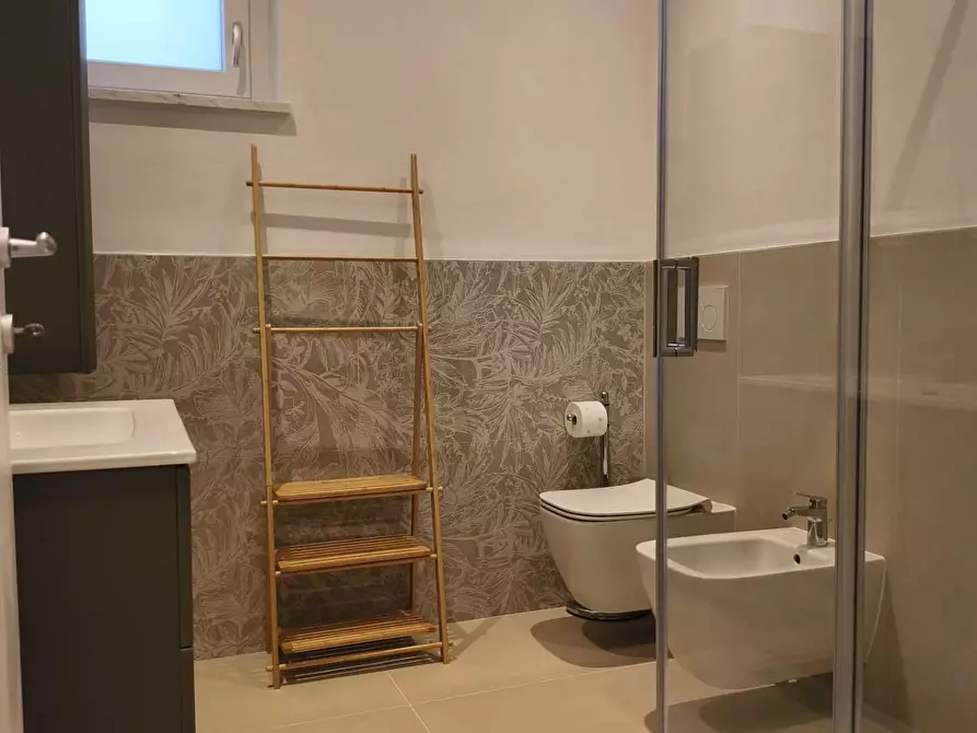 Immagine 4 di Appartamento in affitto  a Carrara