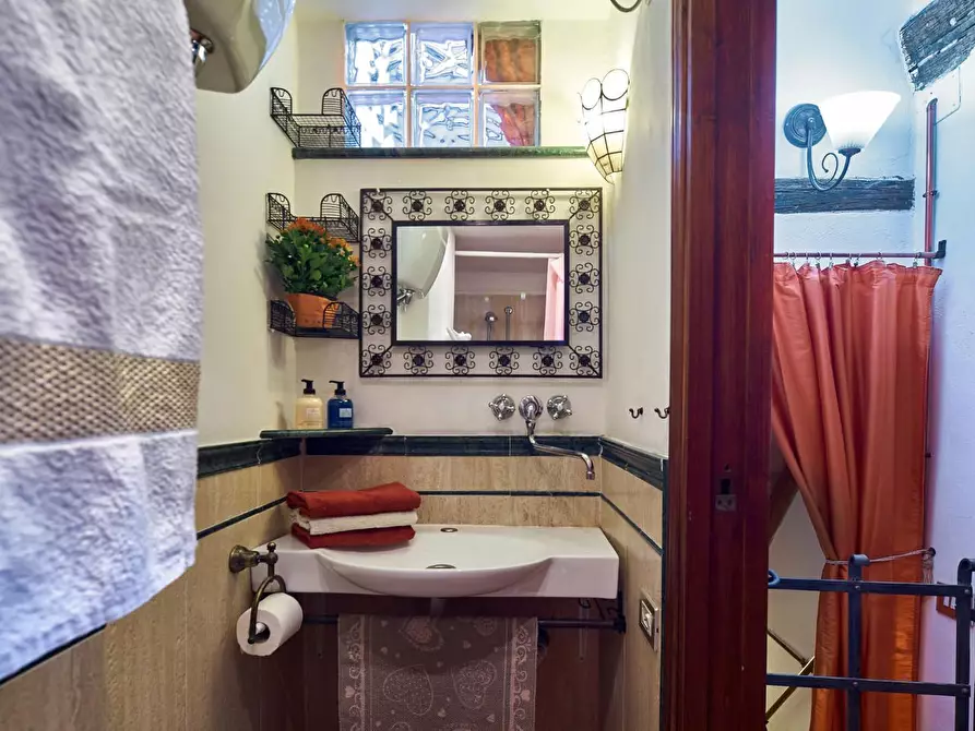 Immagine 15 di Appartamento in vendita  a Siena