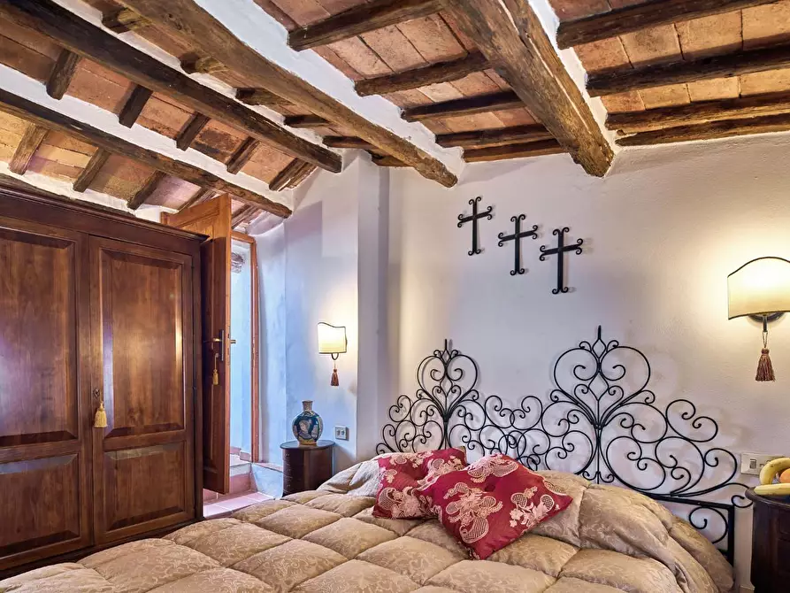 Immagine 8 di Appartamento in vendita  a Siena