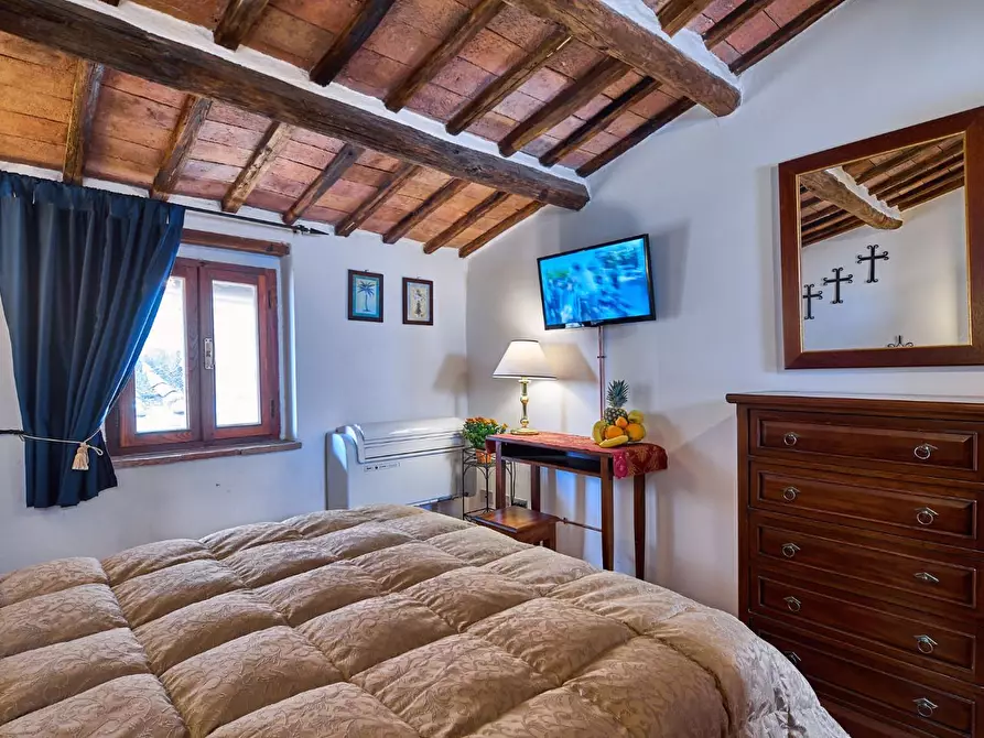 Immagine 10 di Appartamento in vendita  a Siena