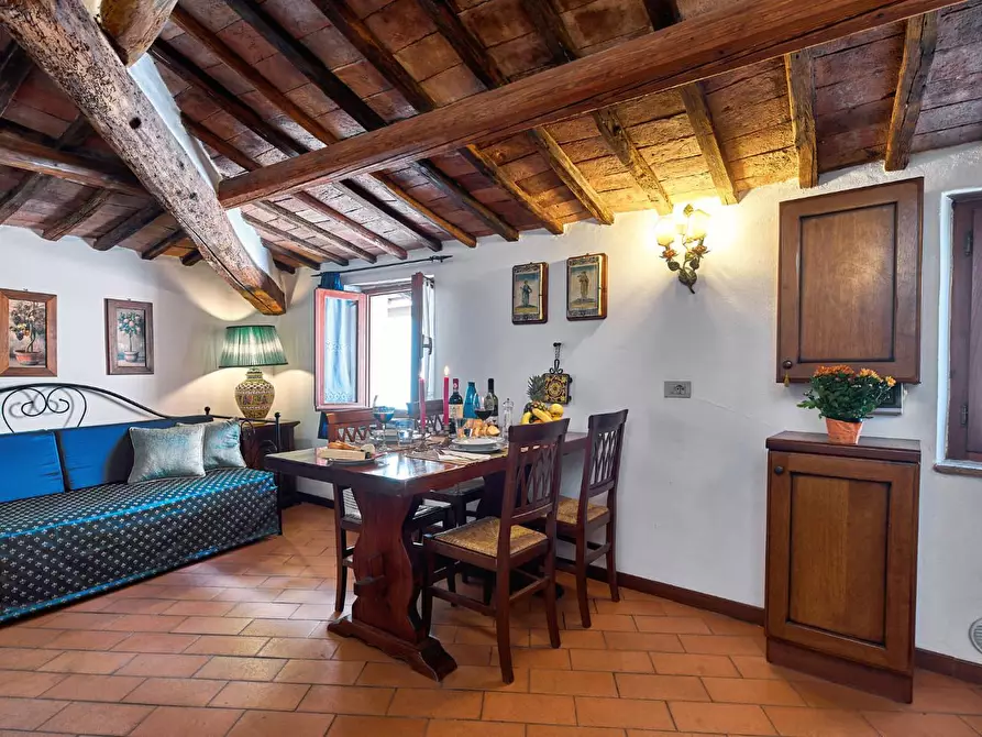 Immagine 4 di Appartamento in vendita  a Siena