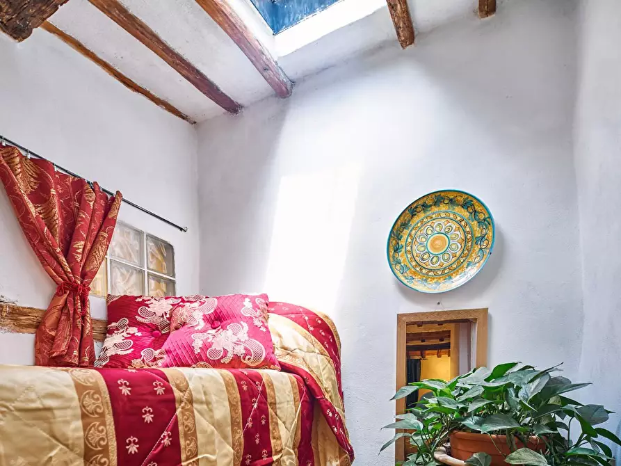 Immagine 7 di Appartamento in vendita  a Siena