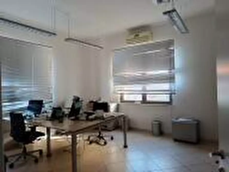 Immagine 4 di Ufficio in affitto  a Pisa