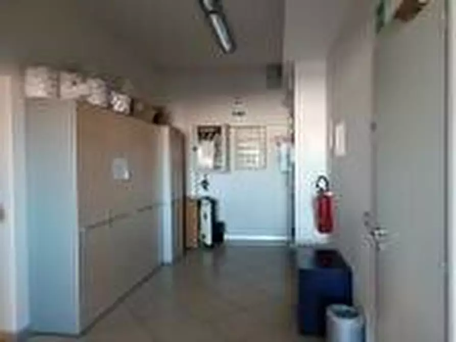 Immagine 11 di Ufficio in affitto  a Pisa