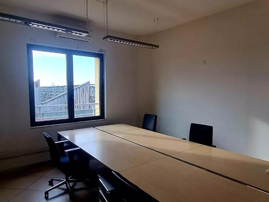 Immagine 4 di Ufficio in affitto  a Pisa