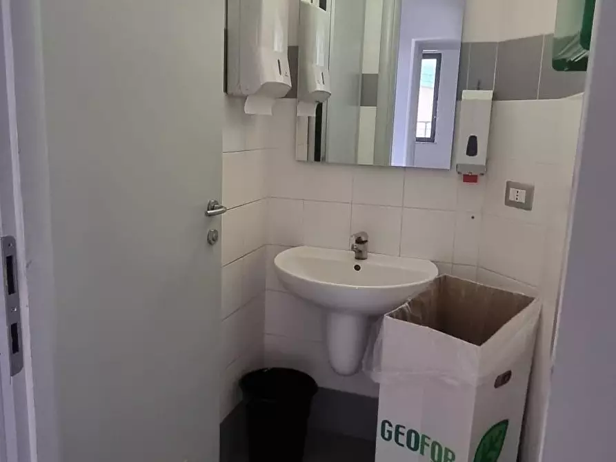 Immagine 15 di Ufficio in affitto  a Pisa