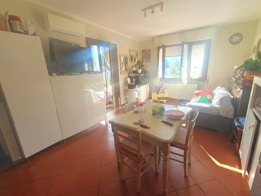 Immagine 2 di Appartamento in vendita  a Lucca