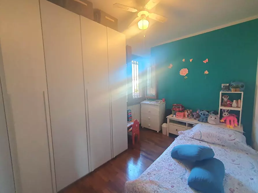 Immagine 5 di Appartamento in vendita  a Lucca