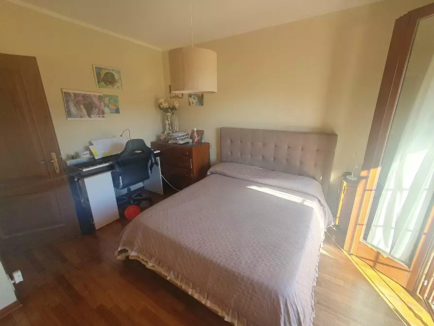 Immagine 11 di Appartamento in vendita  a Lucca