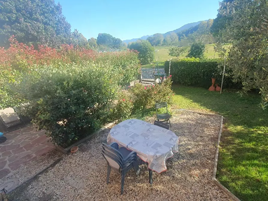 Immagine 15 di Appartamento in vendita  a Lucca