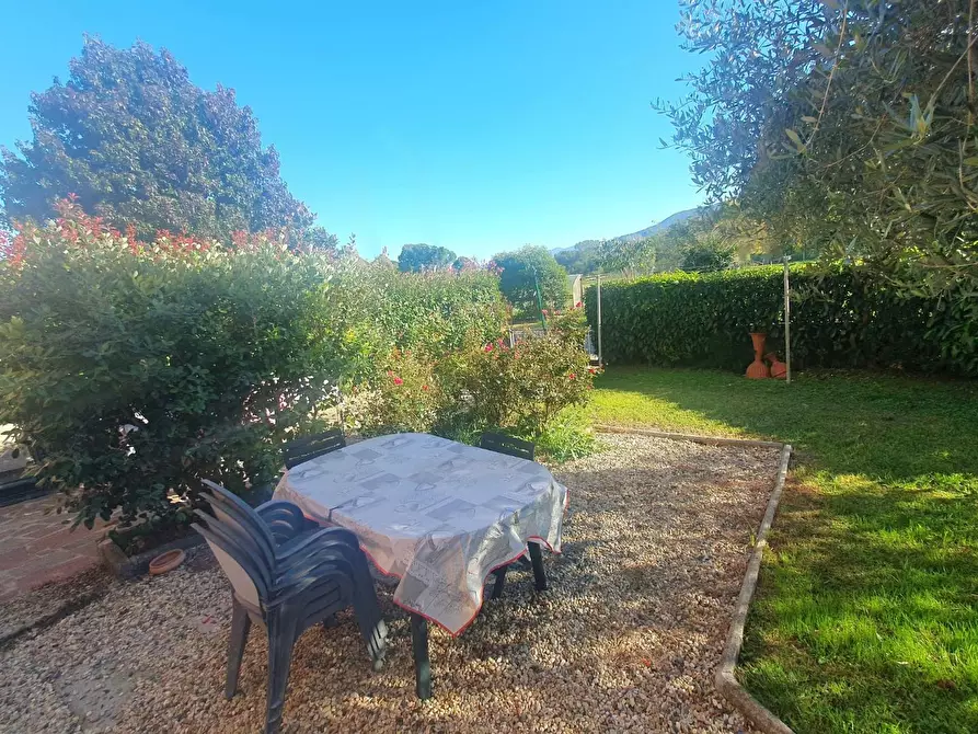 Immagine 18 di Appartamento in vendita  a Lucca