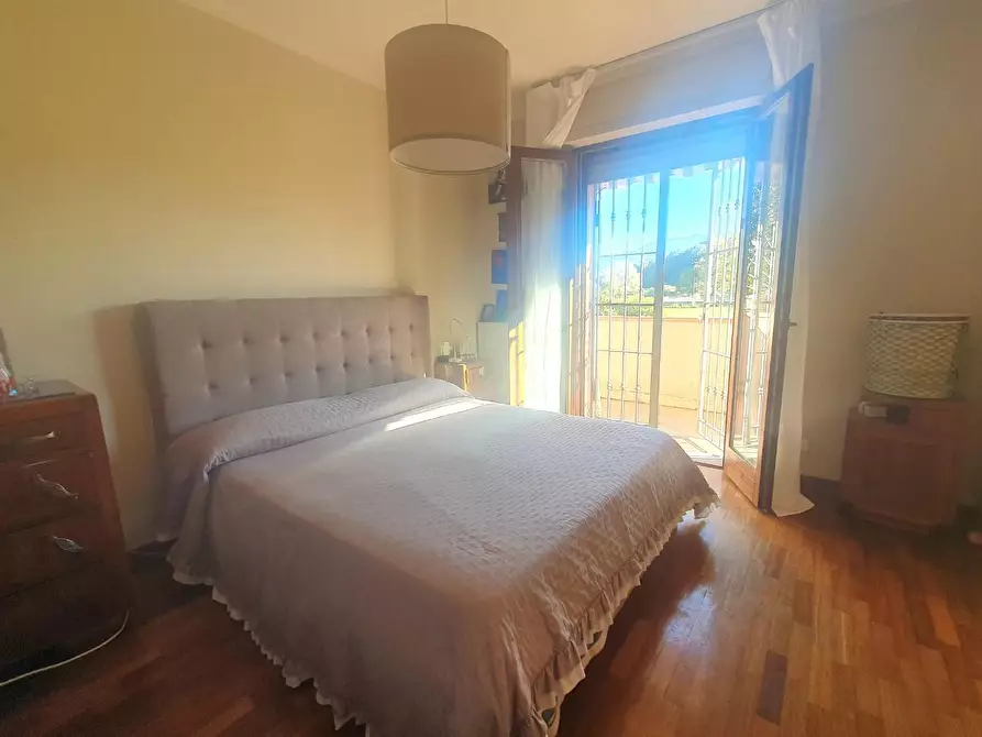 Immagine 10 di Appartamento in vendita  a Lucca