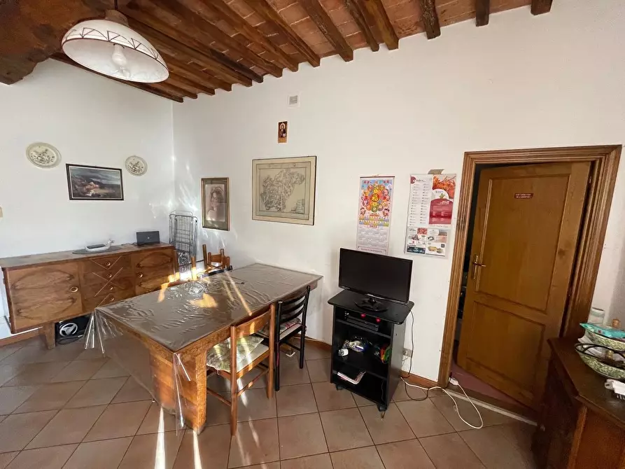 Immagine 5 di Appartamento in vendita  a Siena