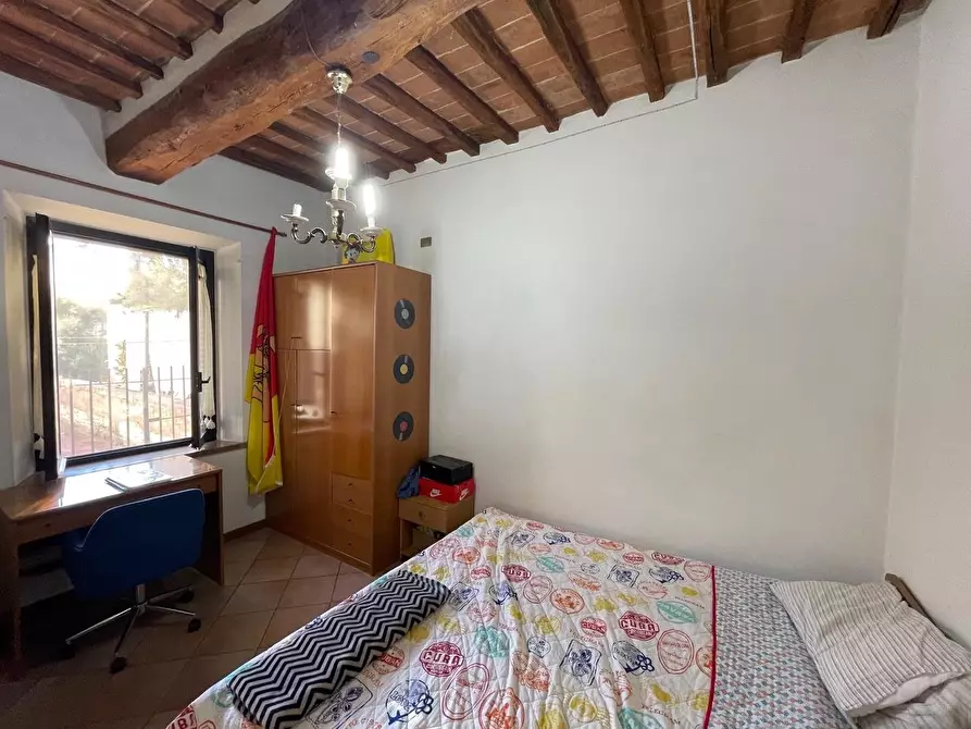 Immagine 21 di Appartamento in vendita  a Siena