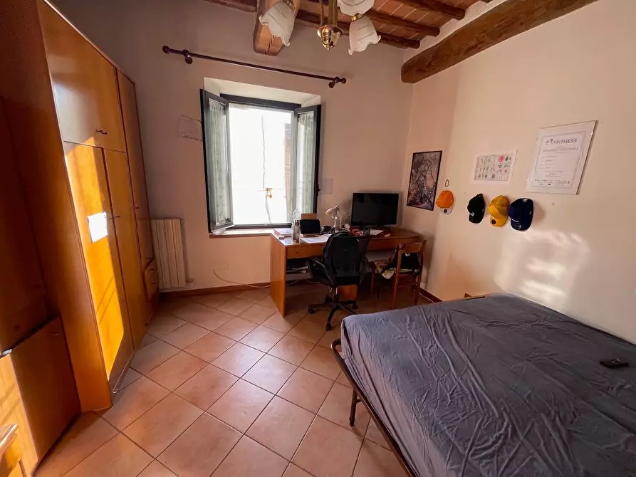 Immagine 15 di Appartamento in vendita  a Siena